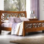 Podwójne łóżka i lite drewno