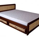 Gumawa ng double bed na may mga drawer