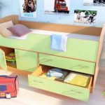 Loft bed na may mga drawer