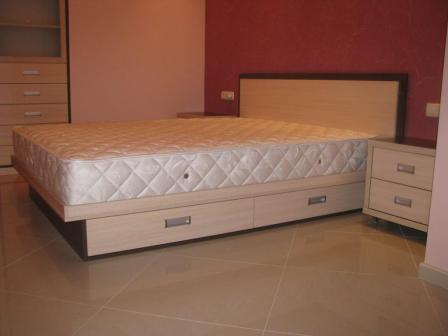 Double bed with drawers to the apartment