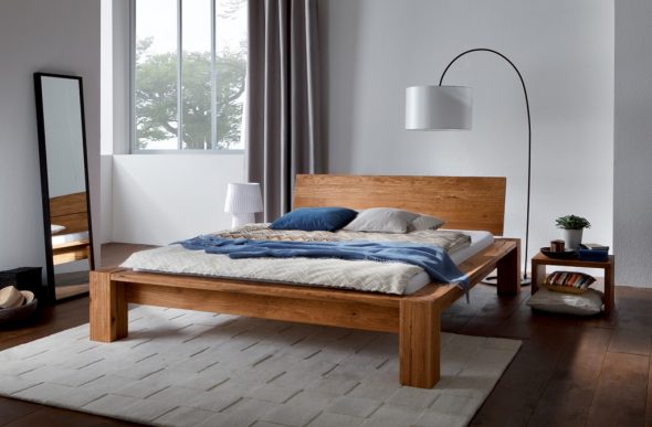 Łóżko z litego drewna Cobo