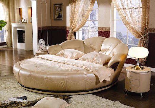 Round bed sa interior ng bedroom photo