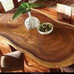 drewniany stół z litego drewna