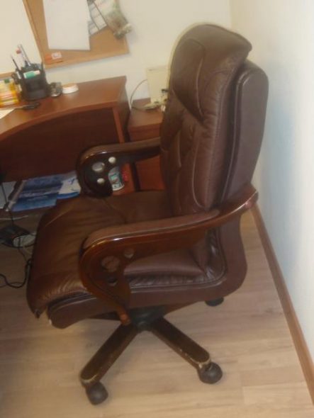 Biuro kėdės remonto vaizdas