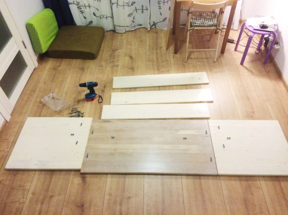 بناء طاولة صغيرة
