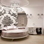 Modern tasarımlı yatak odasında yuvarlak yatak ayarlama