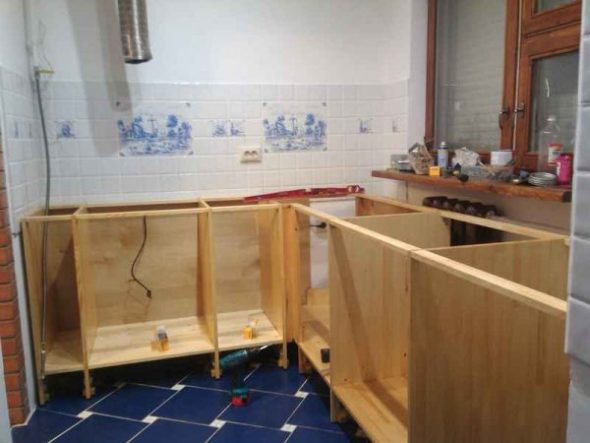 do-it-yourself kitchen set from furniture panels