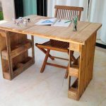 writing table made of pallets