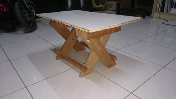 wiejski stół domowej roboty