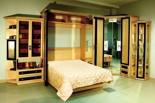 Konstrukcja łóżka z mechanizmem podnoszenia