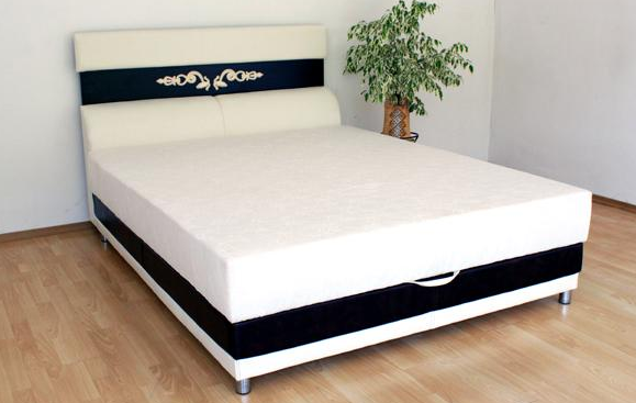 Double bed na may orthopedic mattress