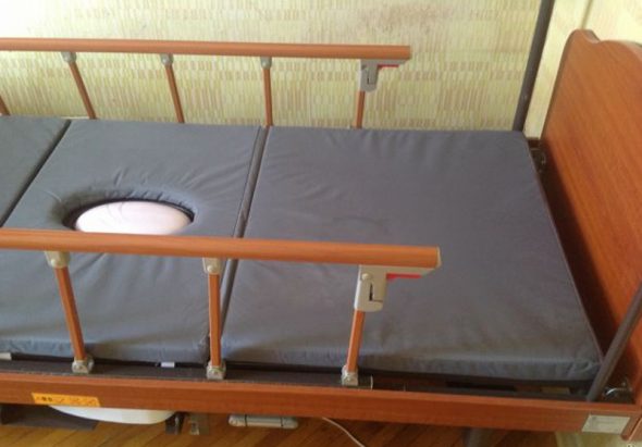 سرير طبي مع مرحاض YG-5