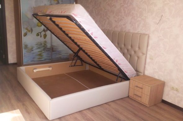 Soft double bed with a lifting mechanism