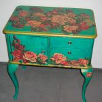 Do-it-yourself furniture restoration with the help of decoupage technique