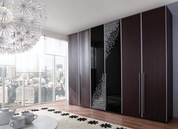 Sliding wardrobe for a successful interior