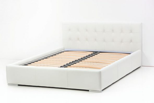In most beds, the thickness of the slats is 8 cm and is designed for up to 120 kg per weight