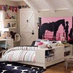 A bold decision for the bedroom of a young rider