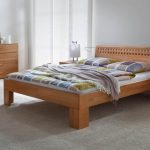Łóżko z drewna dębowego w stylu secesyjnym