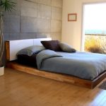 Dřevěná postel-pódium