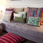 Sofa without armrests with decorative pillows