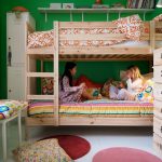 Patrová dřevěná postel Ikea