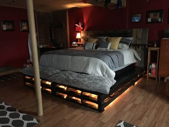 Megvilágított raklap ágy