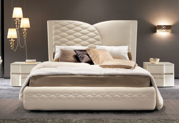Nádherná dvojitá měkká postel