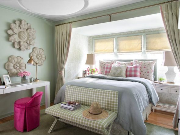 Room for girls in green and pink colors