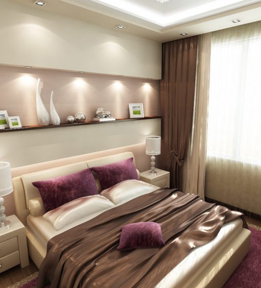 Modern küçük yatak odasında yatak başı ile uzun duvara kadar yatak