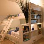 Dřevěná podkrovní postel pro děti