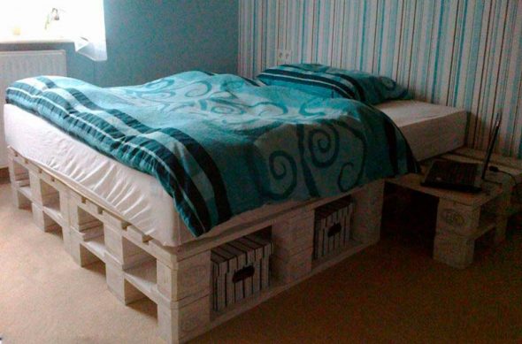 Bed in turquoise colors