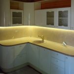 LED кухня на долната повърхност на висящи шкафове