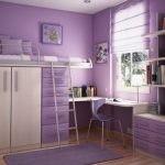 Mały i przytulny pokój w kolorze fioletowym