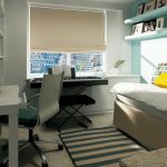 Mala i udobna spavaća soba s prostorom za rad i slobodno vrijeme