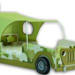 Otwórz zielony jeep jako łóżko dla Twojego dziecka