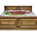 Piękne drewniane łóżko