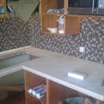 mobilya panellerinden bir mutfak montajı
