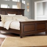Chic bed made of solid oak