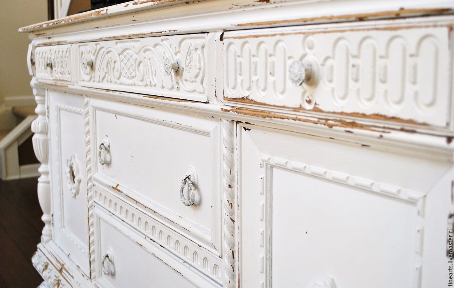 aging and decor of furniture