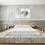 Loft-styl ložnice s dřevěnou postel molu