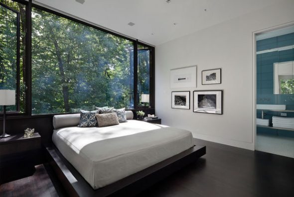 Feng Shui tarafından yatağın yanlış düzenlenmesi ile modern tarzda yatak odası