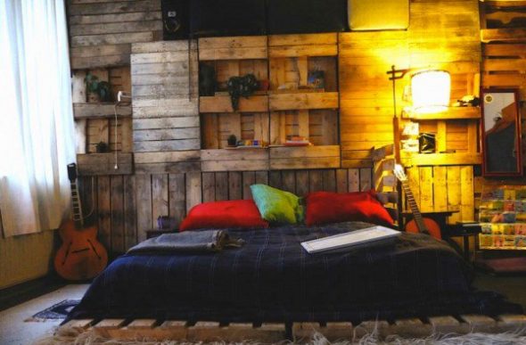 Ściana i łóżko palety
