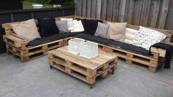a table of pallets with his own hands