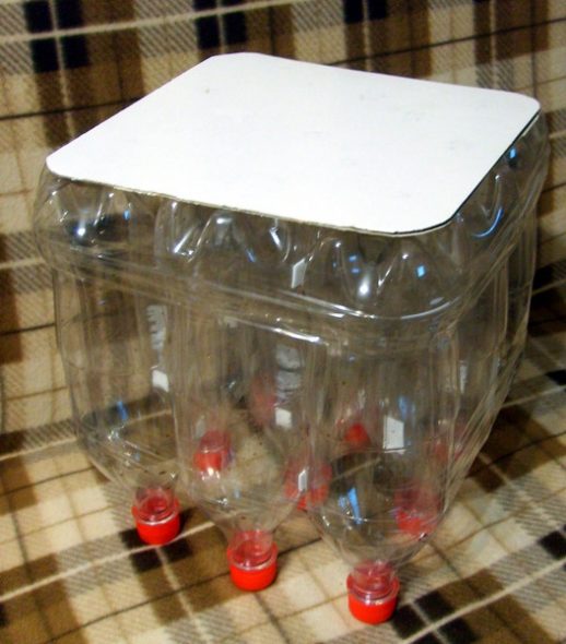 Taboret z plastikowych butelek