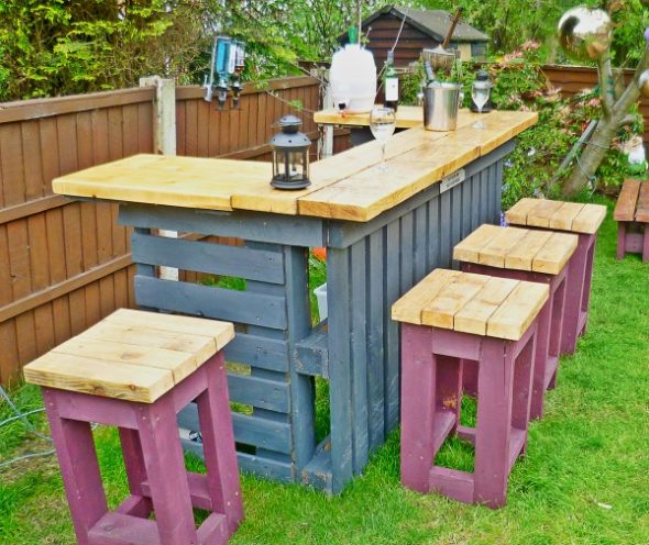 Bar counter and high chairs made of pallets