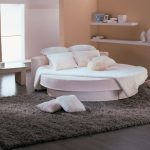 Snow white sofa bed para sa isang naka-istilong kuwarto