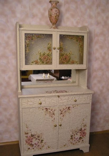 Decoupage on the cabinet