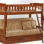 Drewniane łóżko dla małych mieszkań