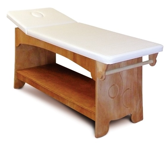 الأريكة الخشبية لصالون سبا