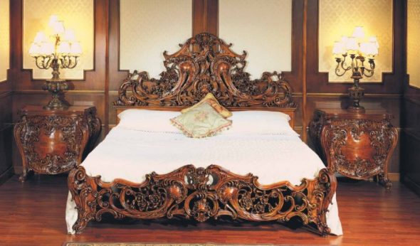 Barokowe drewniane meble do sypialni
